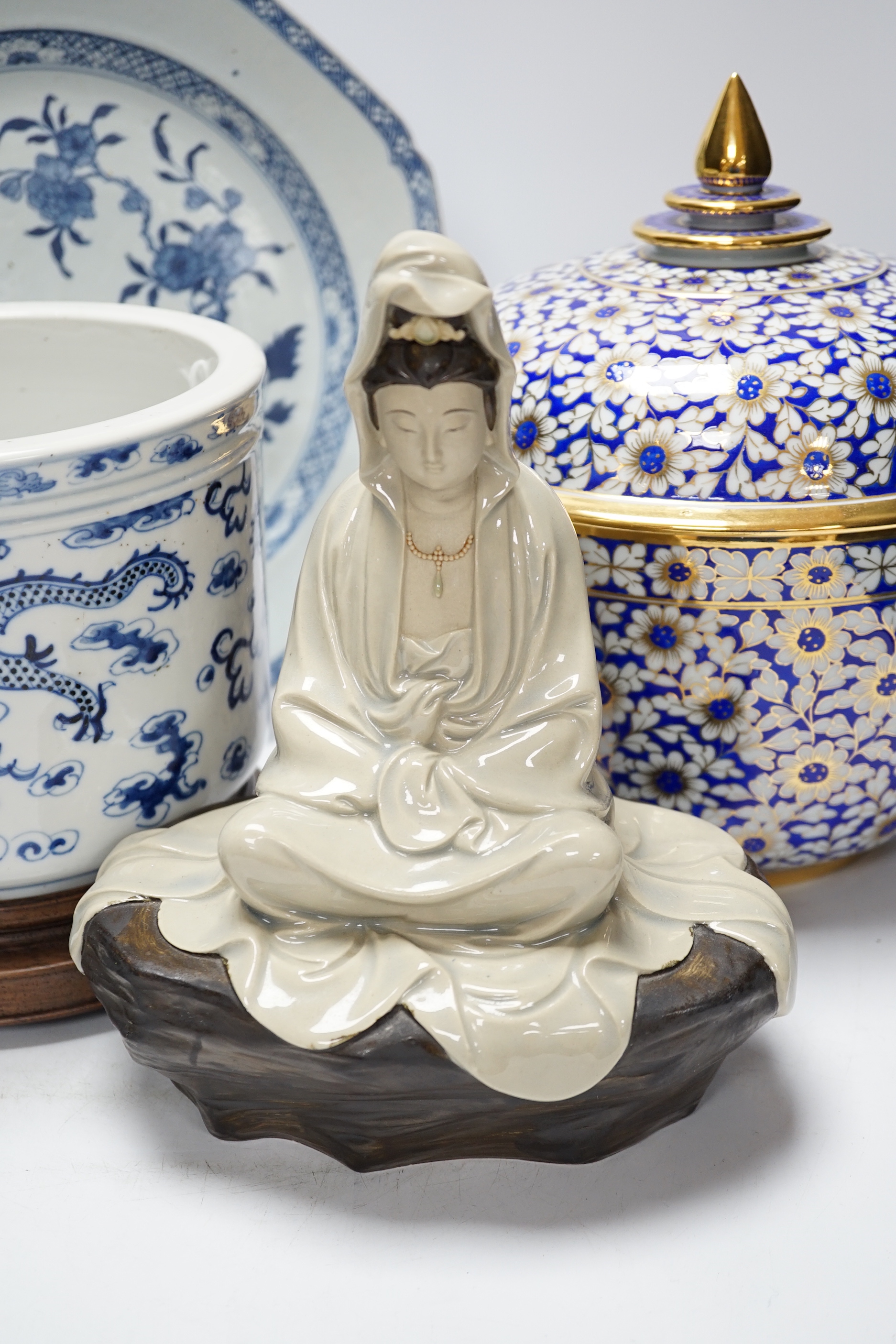 A late 18th century Chinese blue and white octagonal export plate and other items, Chinese export plate, 30cm wide (5)
